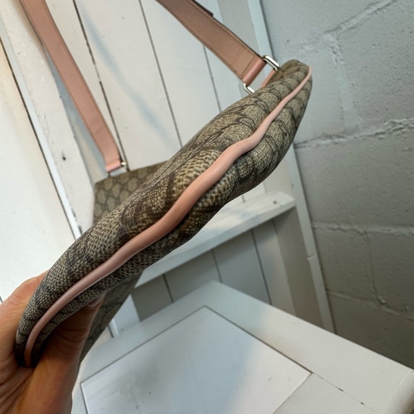 GUCCI GG Supreme Monogram Pink Lined Medium Flat Crossbody Messenger Bag Canvas - Picture 9 of 17